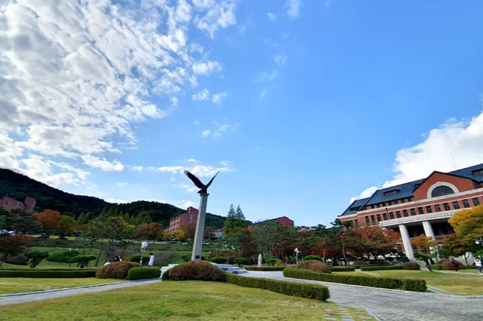 韩国留学专升本费用及生活