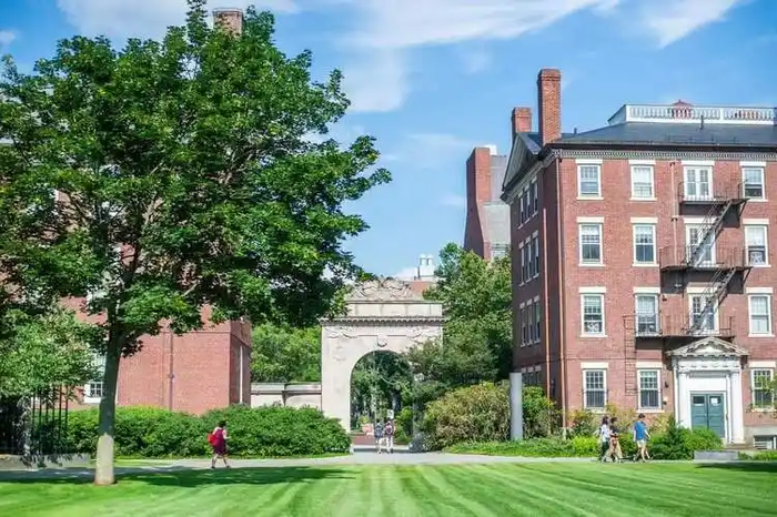 美国留学院校布朗大学申请条件