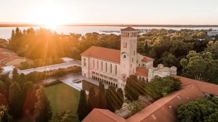 西澳大学留学申请要求
