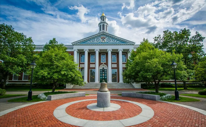 美国留学院校哈佛大学申请条件
